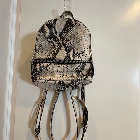 Steve Madden Snakeskin Pattern Backpack Steve Madden Backpack Snakeskin Pattern Faux Leather  main image 4